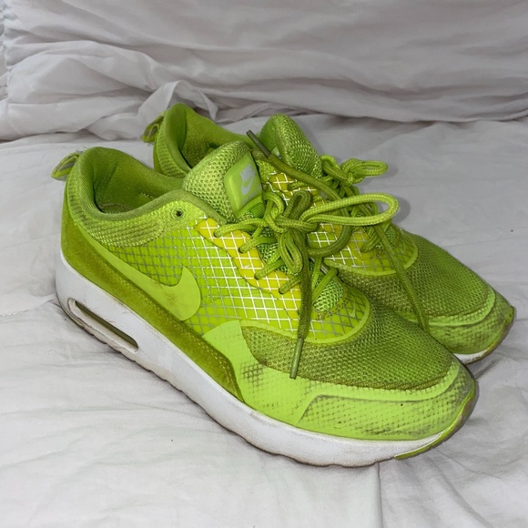 neon green nike tennis shoes